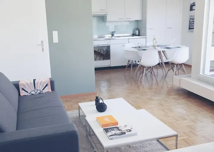 Charming In The Centre - Art 21