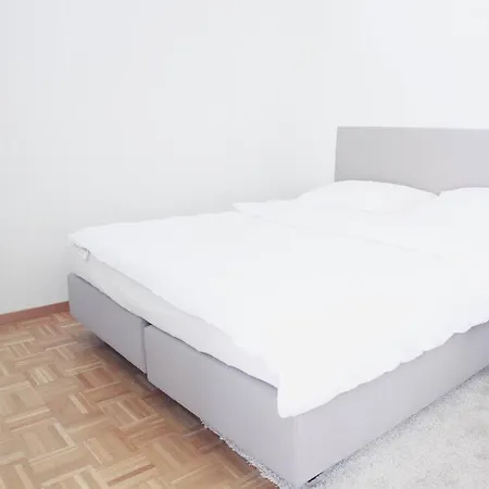 Charming In The Centre - Art 21 *